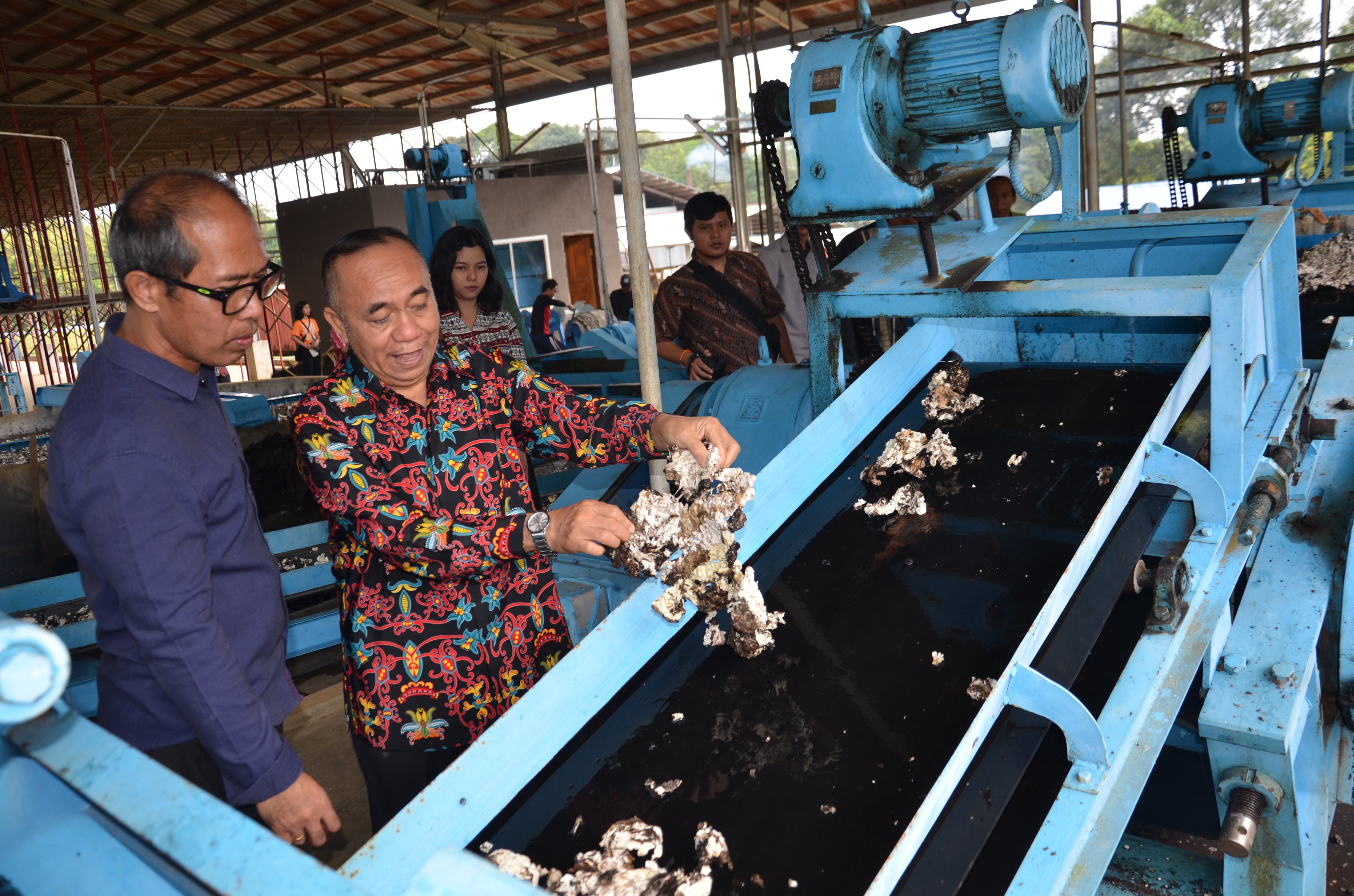 Pabrik Davco Telah Beroperasi, Berikan Sprit Bagi Para Petani Karet di Kubar