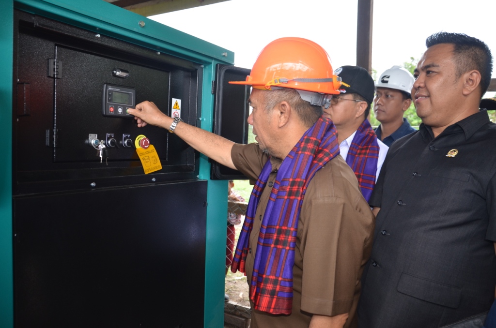 Wabup Resmikan Listrik Kampung di Kampung Tanjung Jone
