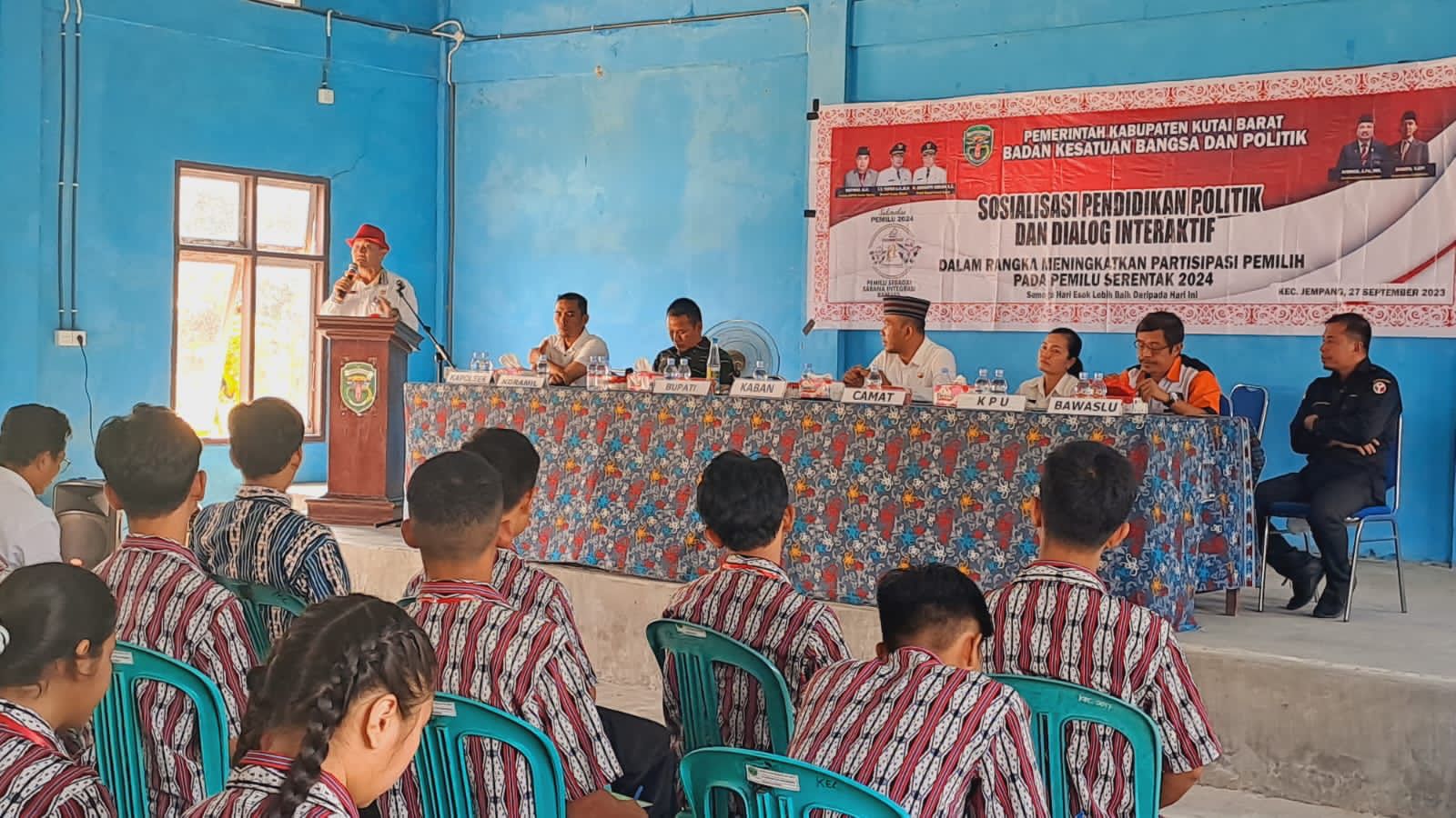 Asisten III Setdakab Buka Sosialisasi Dan Pendidikan Politik Serta Dialog Interaktif Di Kecamatan Jempang.