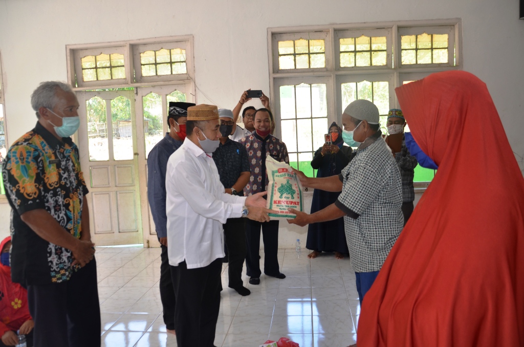 ASN Muslim PD Kubar, Berbagi Rezeki, Kepada Kaum Dhuafa dan Mualaf Sekolaq Muliaq