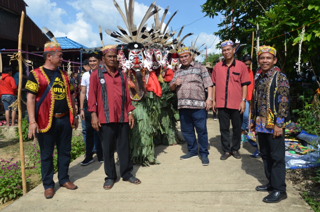 Bupati Ingatkan Kepala Kampung Tepat Waktu Sampakain LPJ