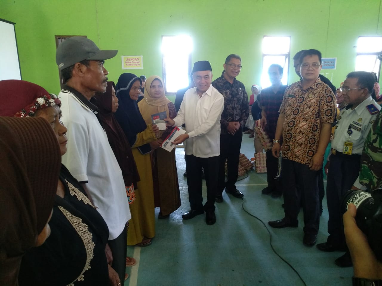 Penyerahan Kartu Bantuan Pangan Non Tunai