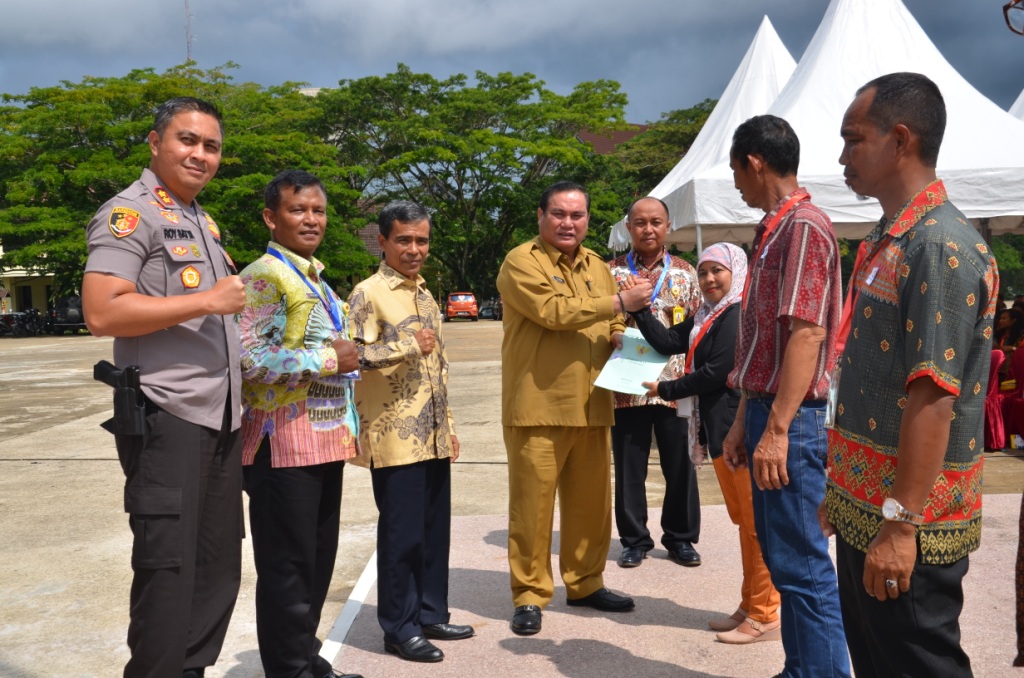 Bupati Serahkan 1.135 Sertifikat Tanah Untuk Masyarakat Kubar