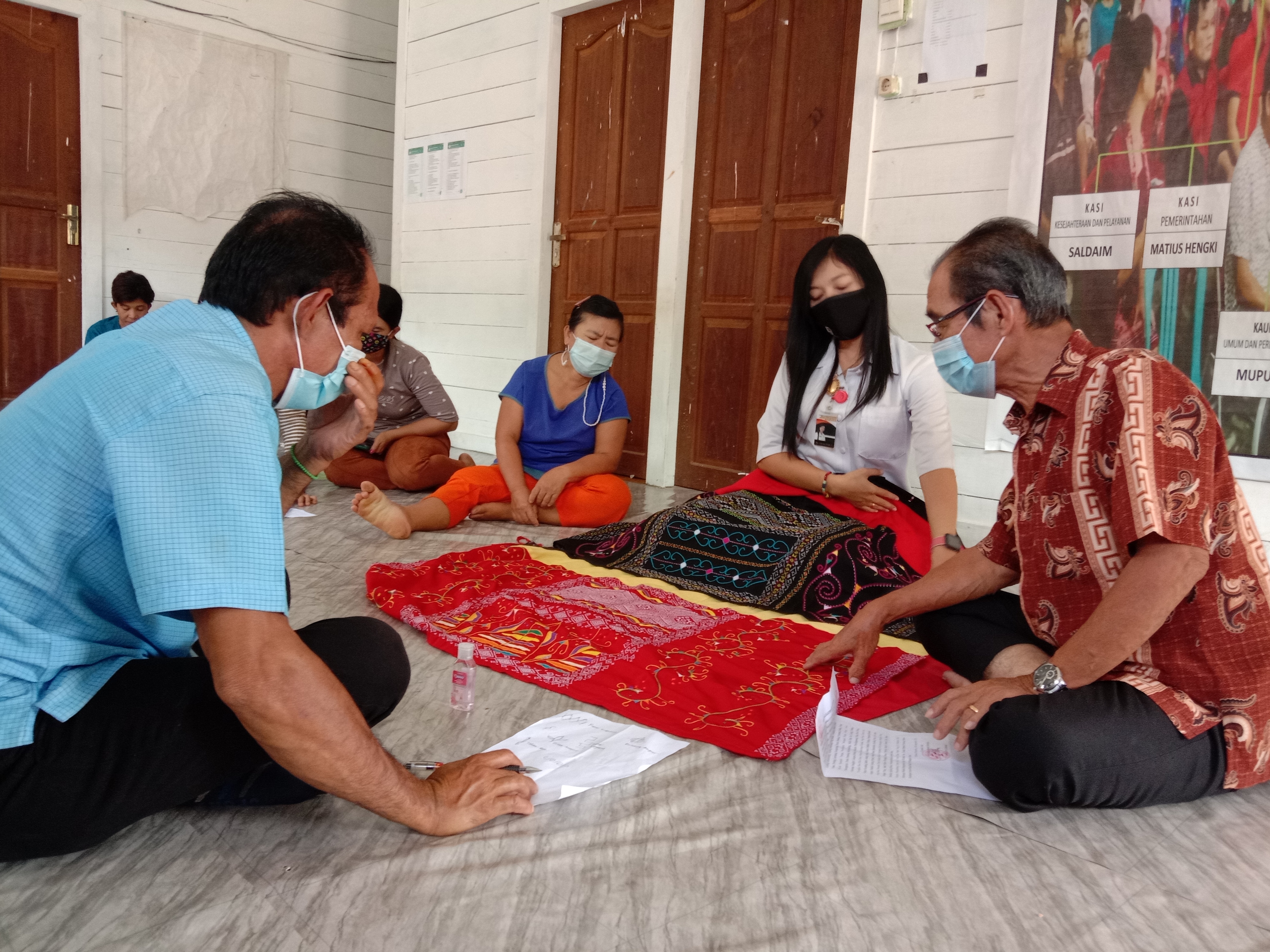 Dekranasda Jemput Bola Ke Kampung Muara Bomboy, Bantu Fasilitasi Hak Cipta Sarut