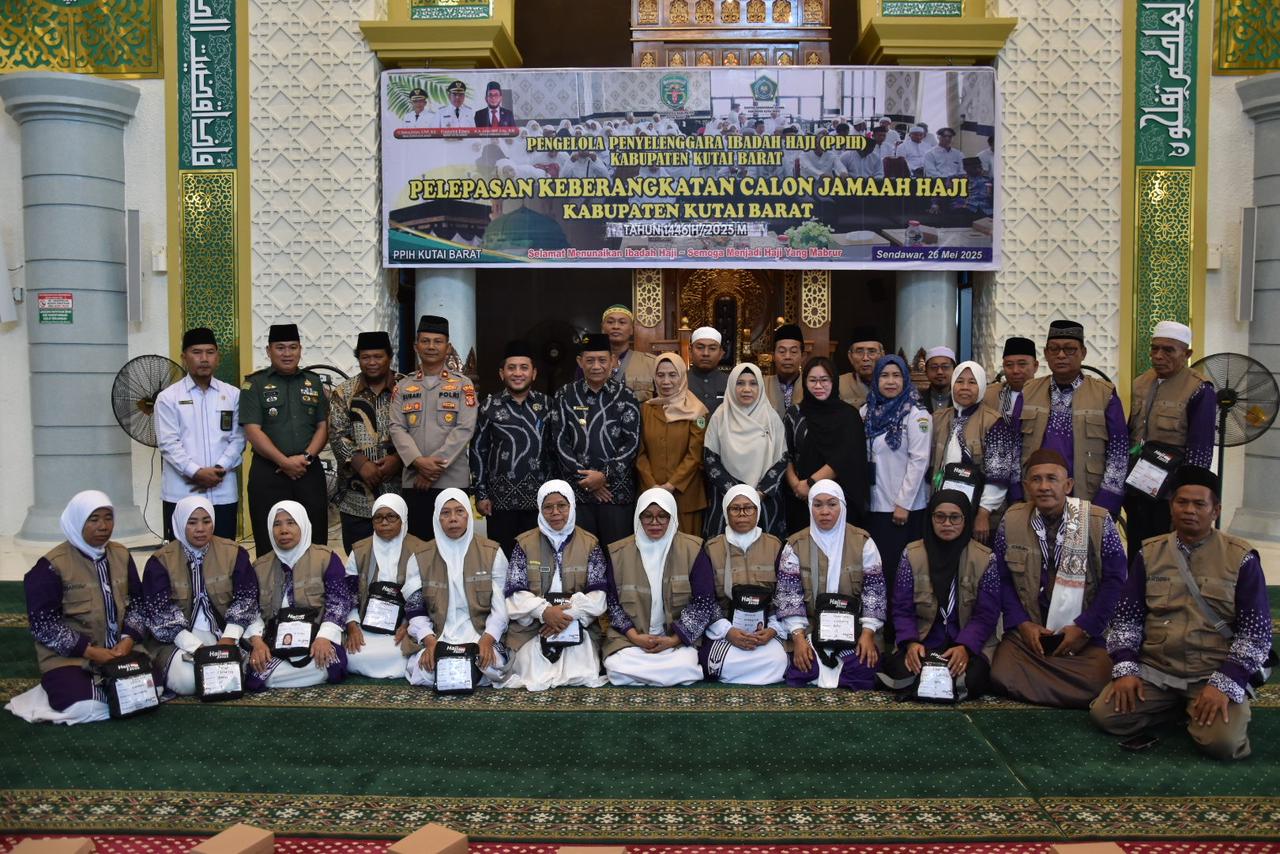 Lepas Keberangkatan 85 Jamaah Haji , Wabup, Jaga Kebersamaan dan Nama Baik Kubar di Tanah Suci 