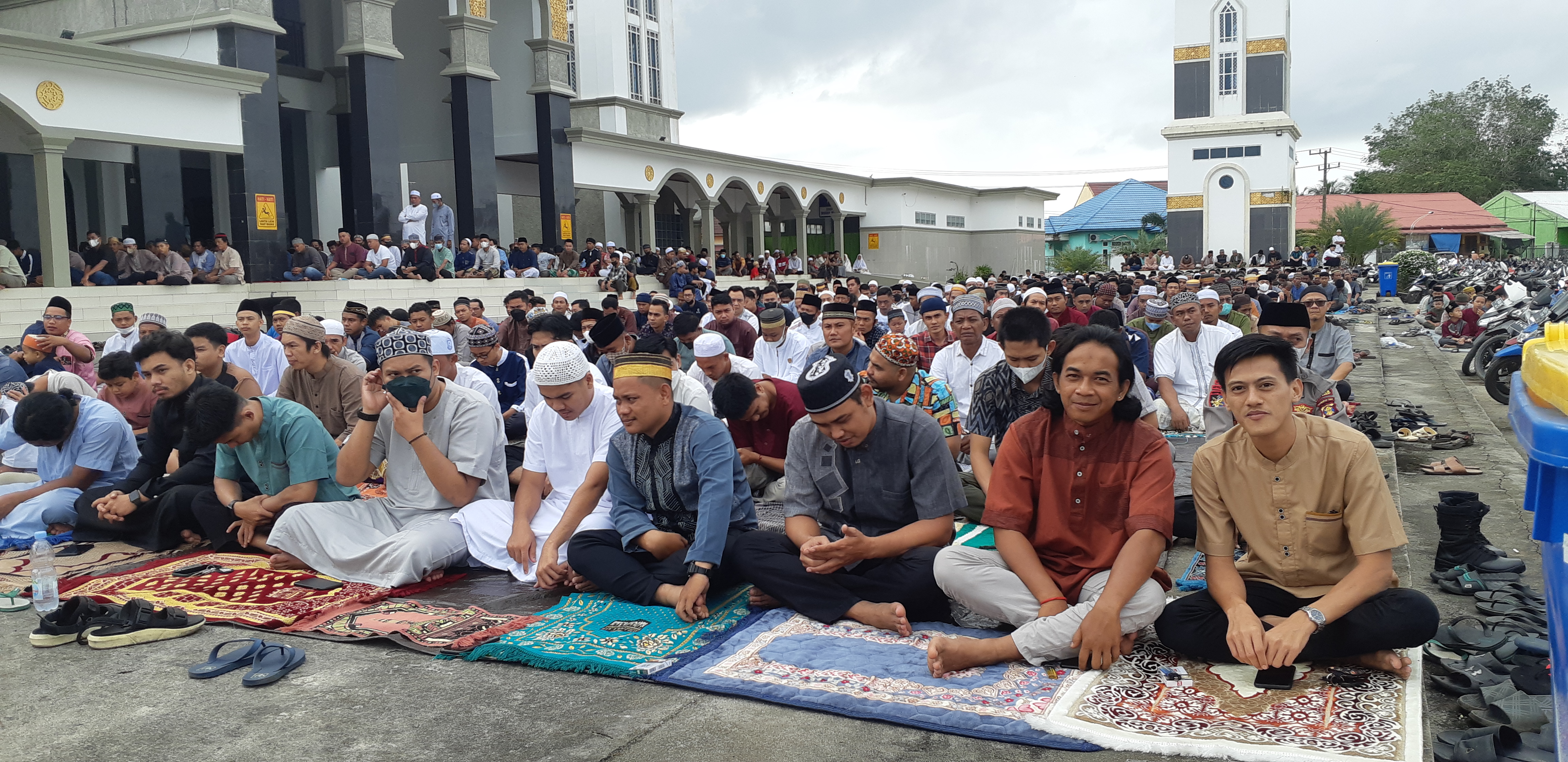 6000 Jamaah Antusias Melaksanakan Sholat Id 1443 H, Penuhi Masjid Al Muttaqin Islamic Center Melak Hingga Ke Parkiran